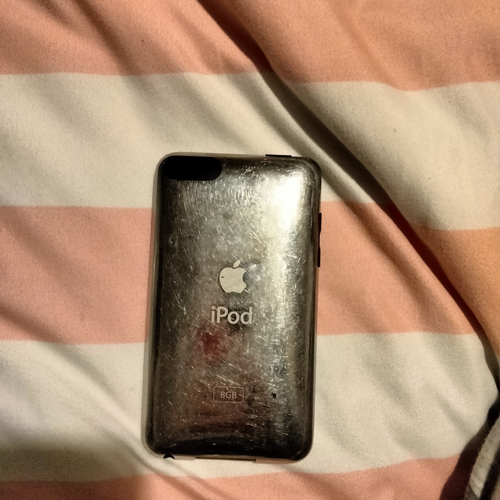 Apple Silver iPod 8GB